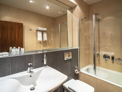 EA Hotel Embassy Prague**** - апартамент категории Junior suite - ванная комната