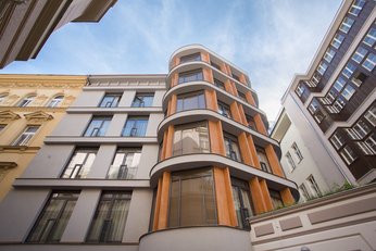 EA Hotel Embassy Prague**** - здание отеля - вид из двора